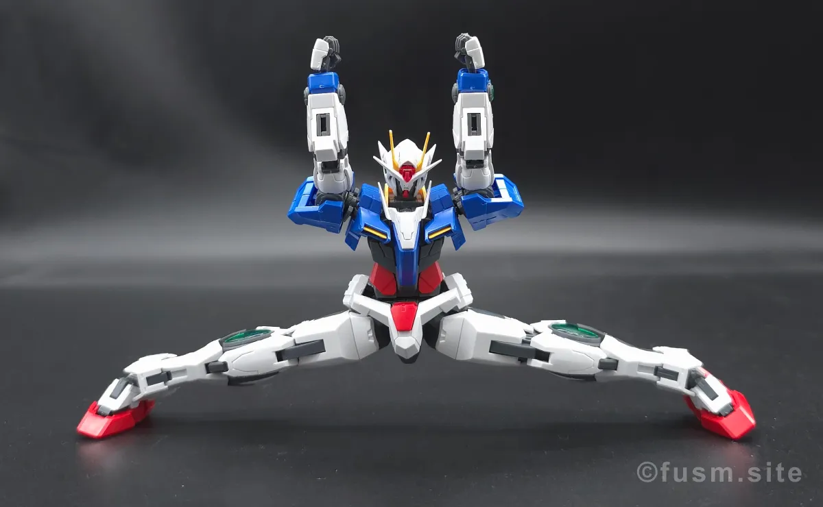 RG GN-0000+GNR-010 ダブルオーライザー レビュー 胴体ディテール 可動域 02