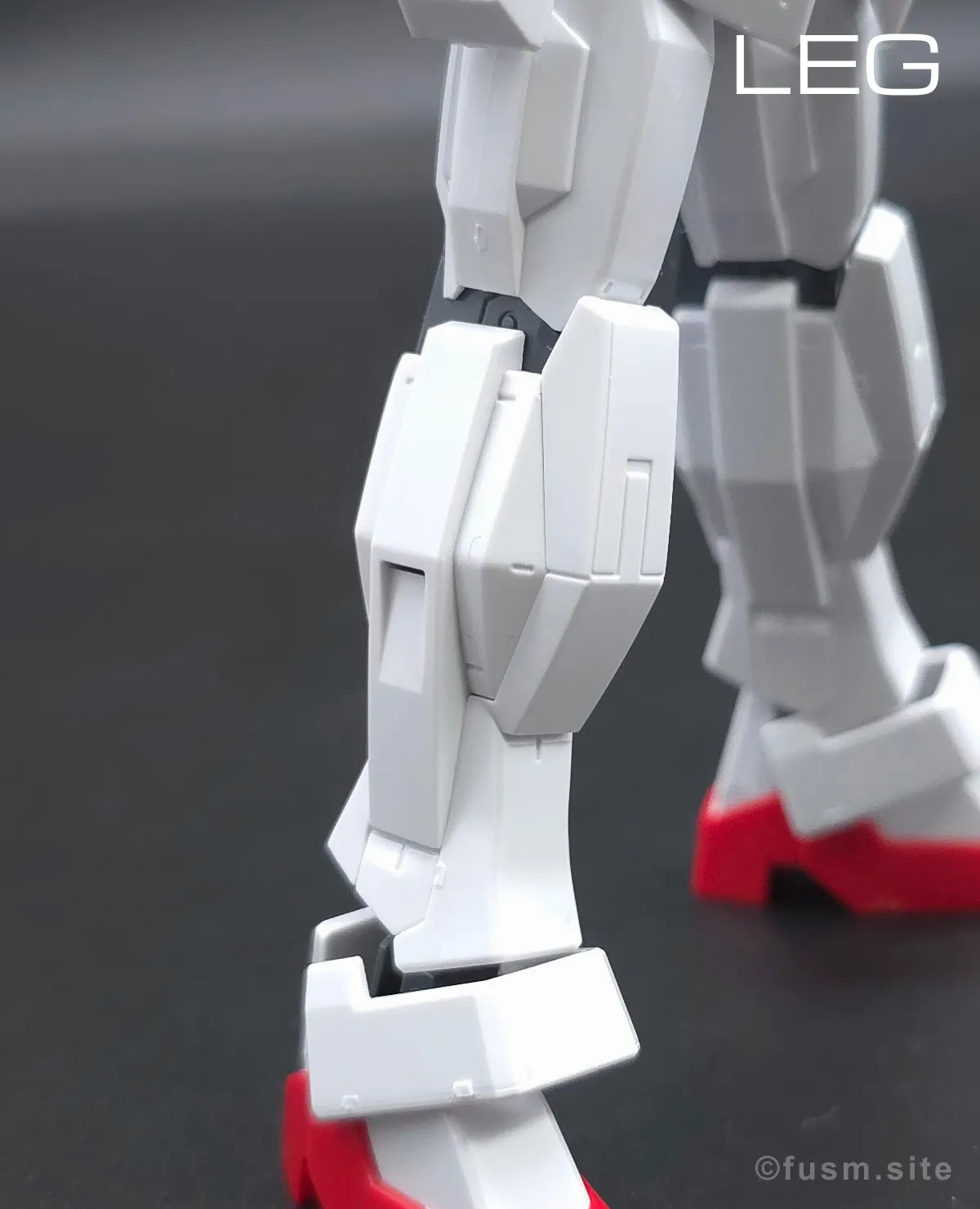 HG ガンダムAGE-1 ノーマル レビュー 脚部ディテール 01