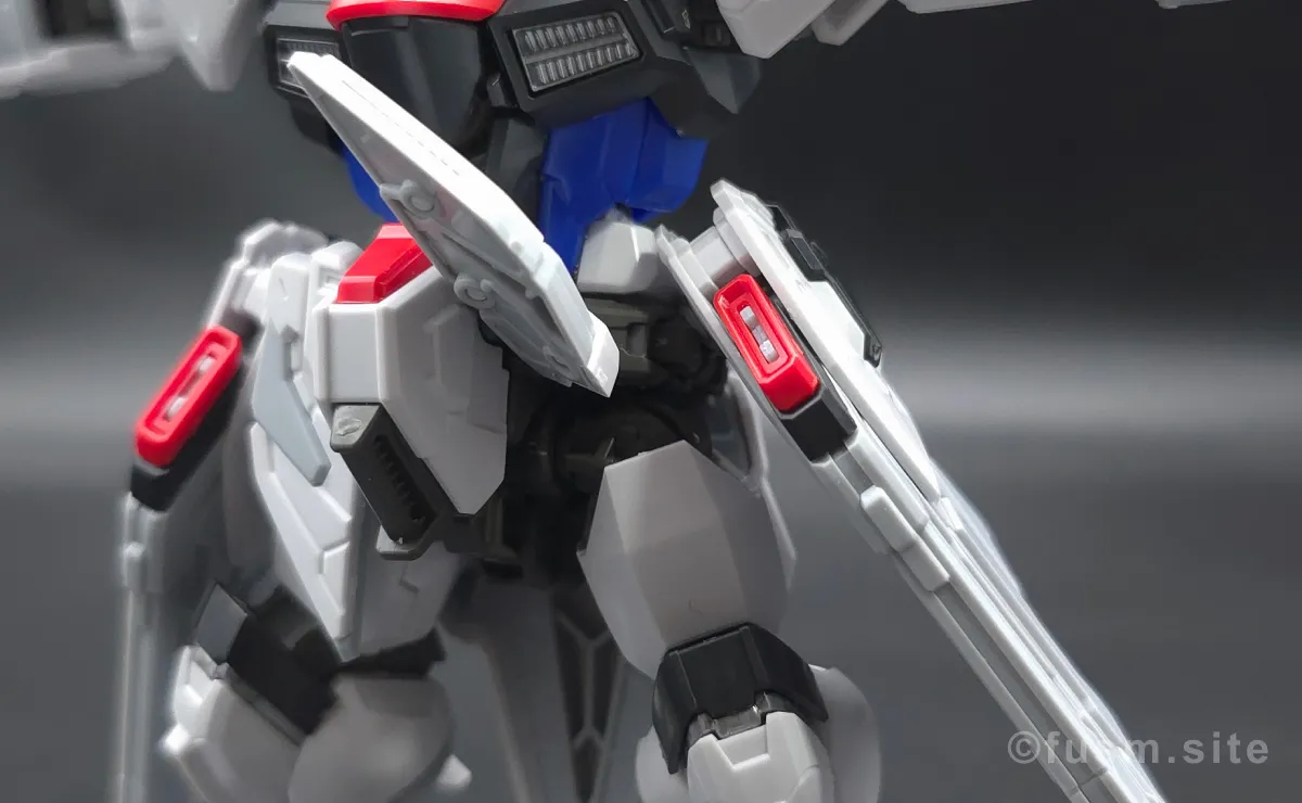 MGSD フリーダムガンダム レビュー 胴体ディテール 可動域 02
