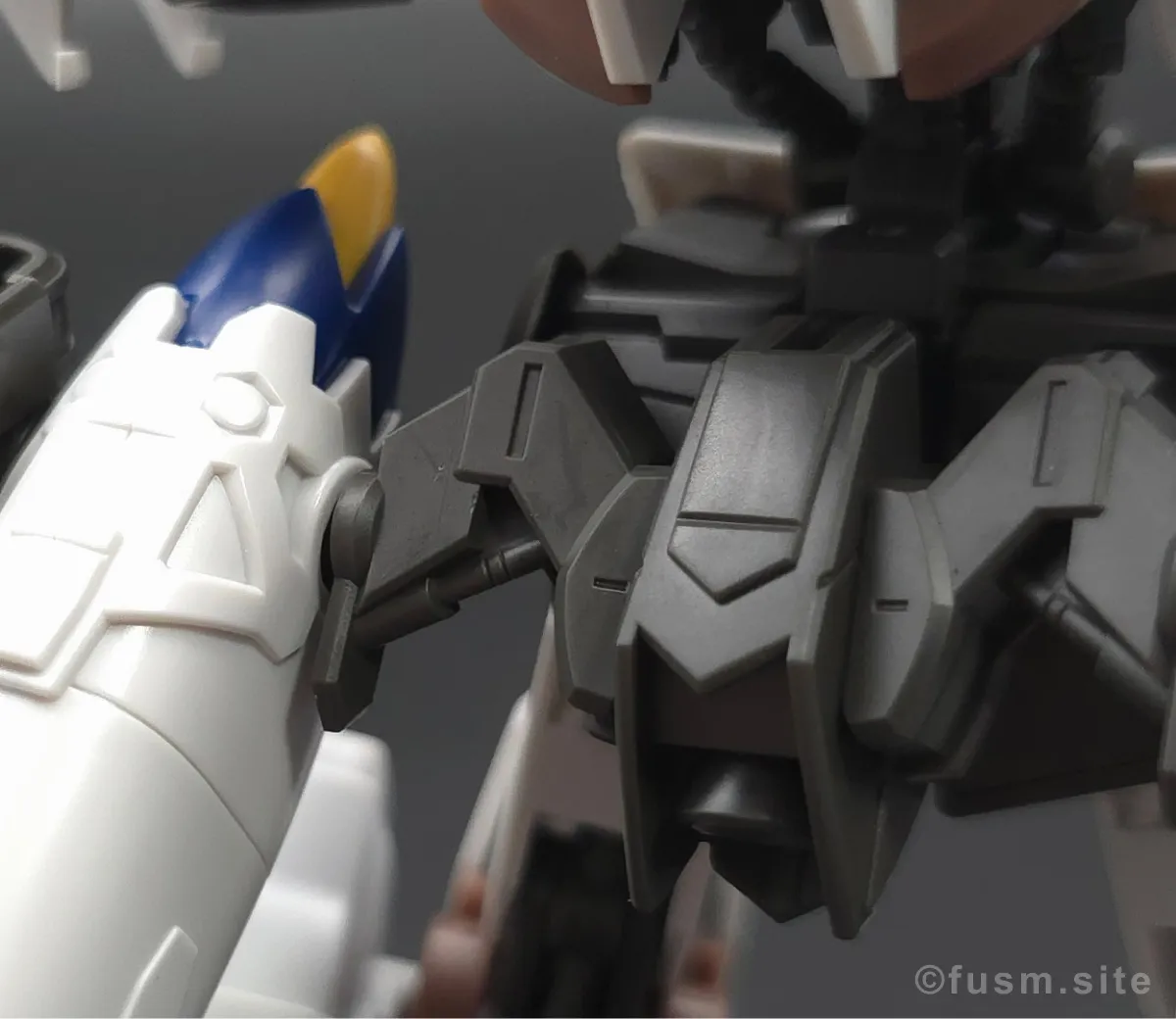 HG ガンダムバルバトスアダプト レビュー 胴体ディテール 07