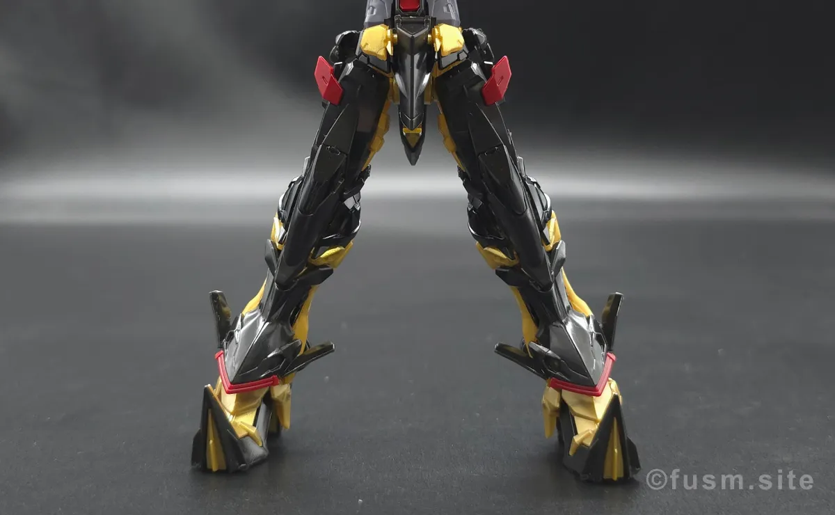 RG ガンダムアストレイ ゴールドフレーム天ミナ レビュー 脚部ディテール 可動域 02