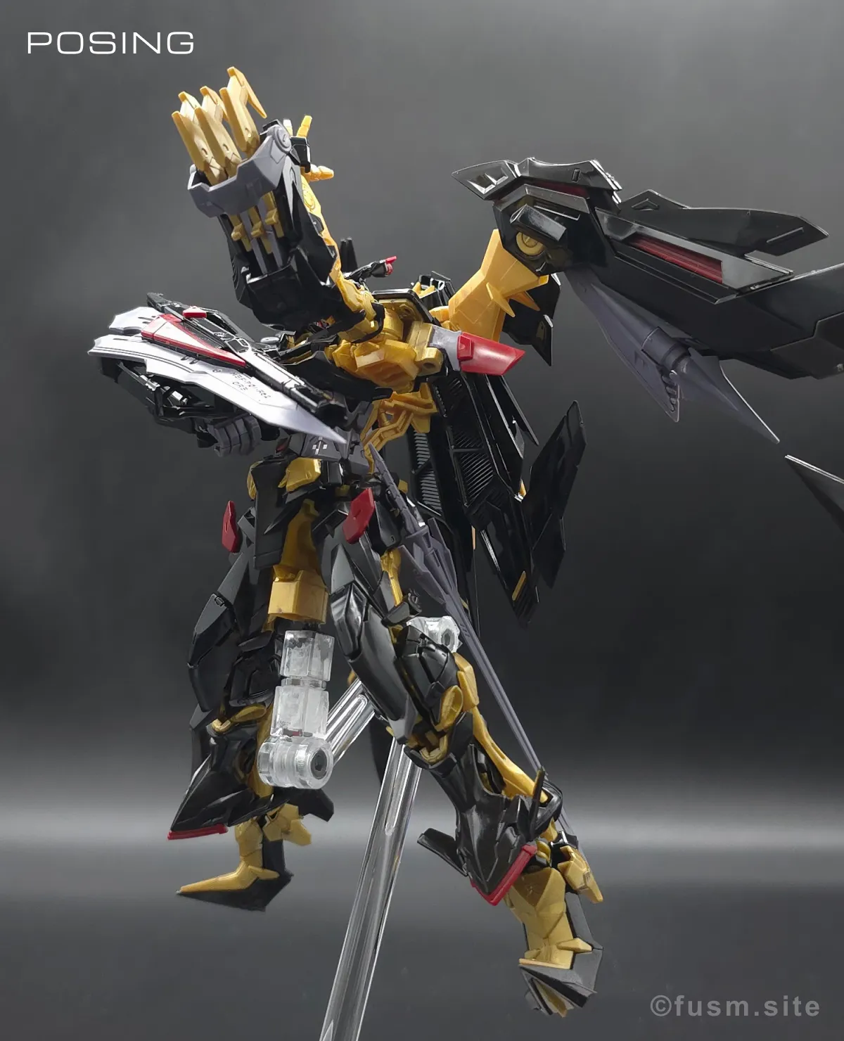 RG ガンダムアストレイ ゴールドフレーム天ミナ レビュー ポージング 1