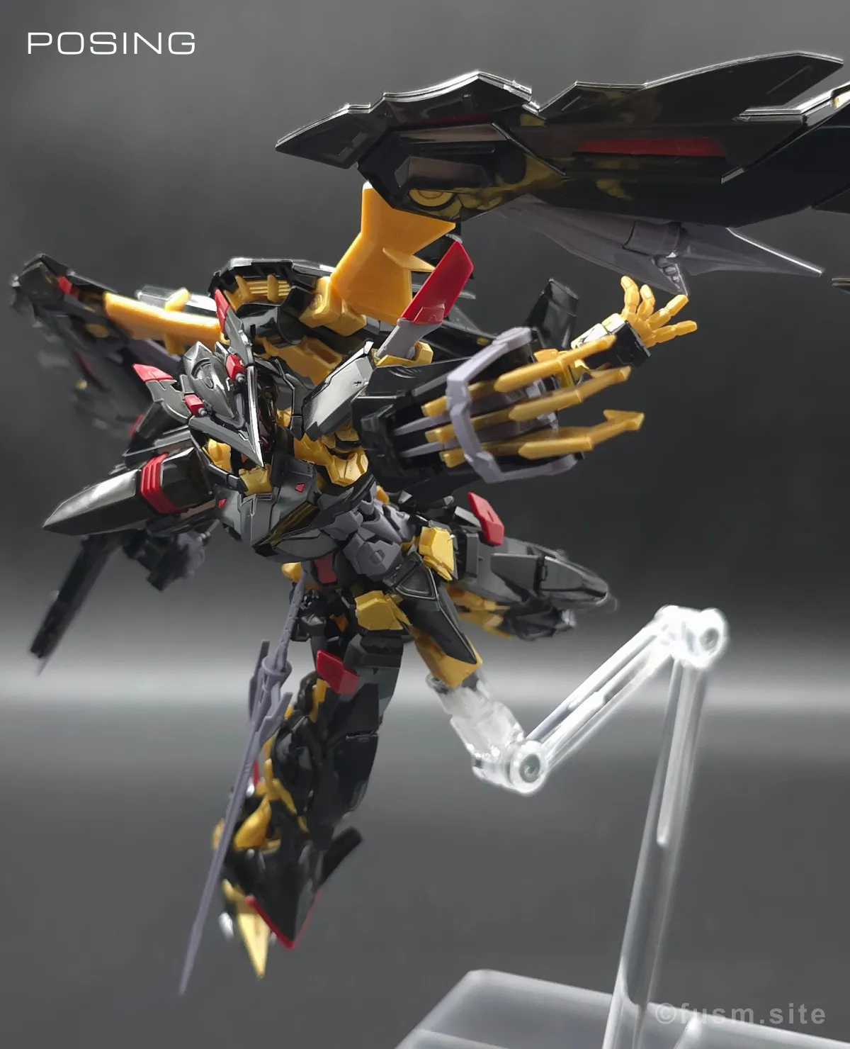 RG ガンダムアストレイ ゴールドフレーム天ミナ レビュー ポージング 1