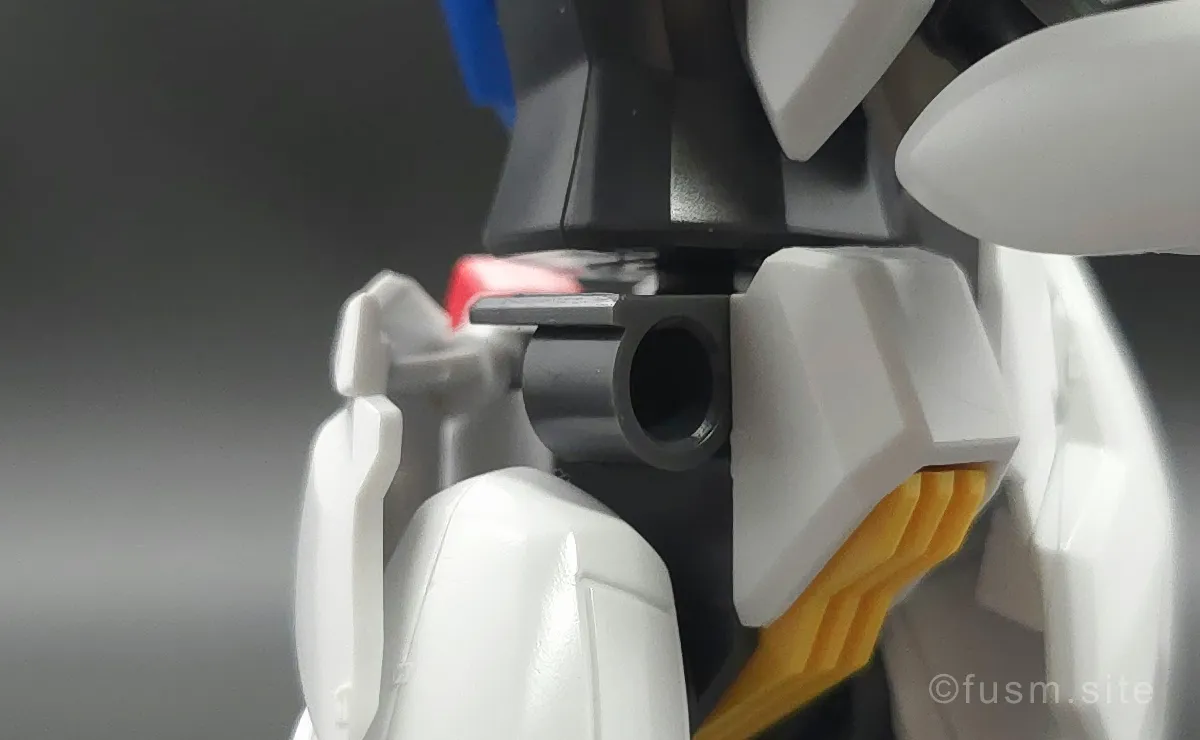 HG 1/144 ガンダム レギルス レビュー 胴体ディテール 可動域 03