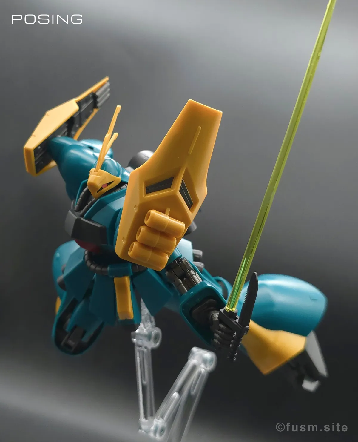 HGUC ヤクト・ドーガ(ギュネイ・ガス専用機) レビュー ポージング 15