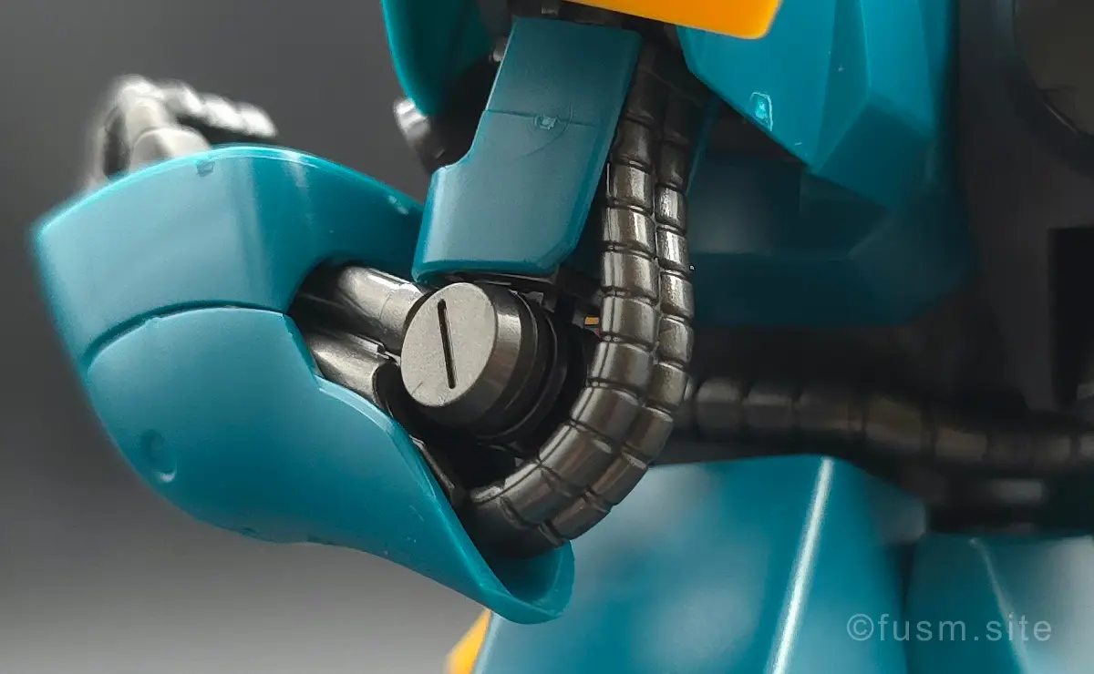 HGUC ヤクト・ドーガ(ギュネイ・ガス専用機) レビュー 腕部ディテール 2