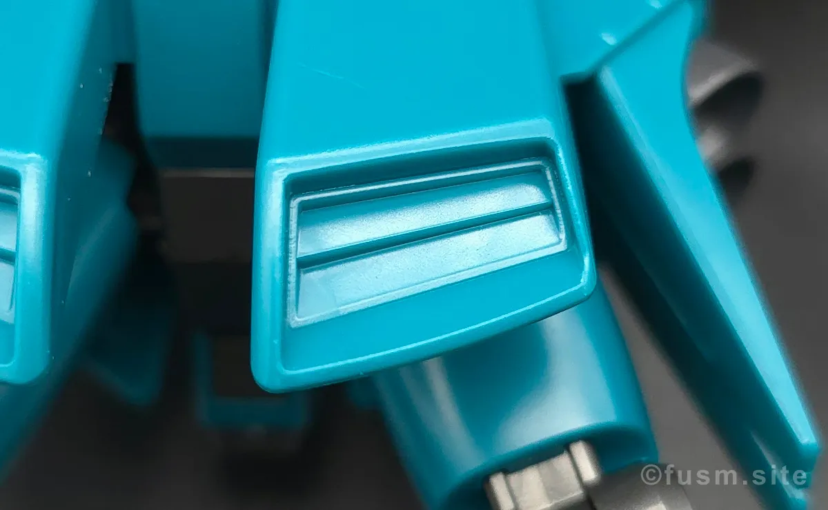 HGUC ヤクト・ドーガ(ギュネイ・ガス専用機) レビュー 胴体ディテール 04