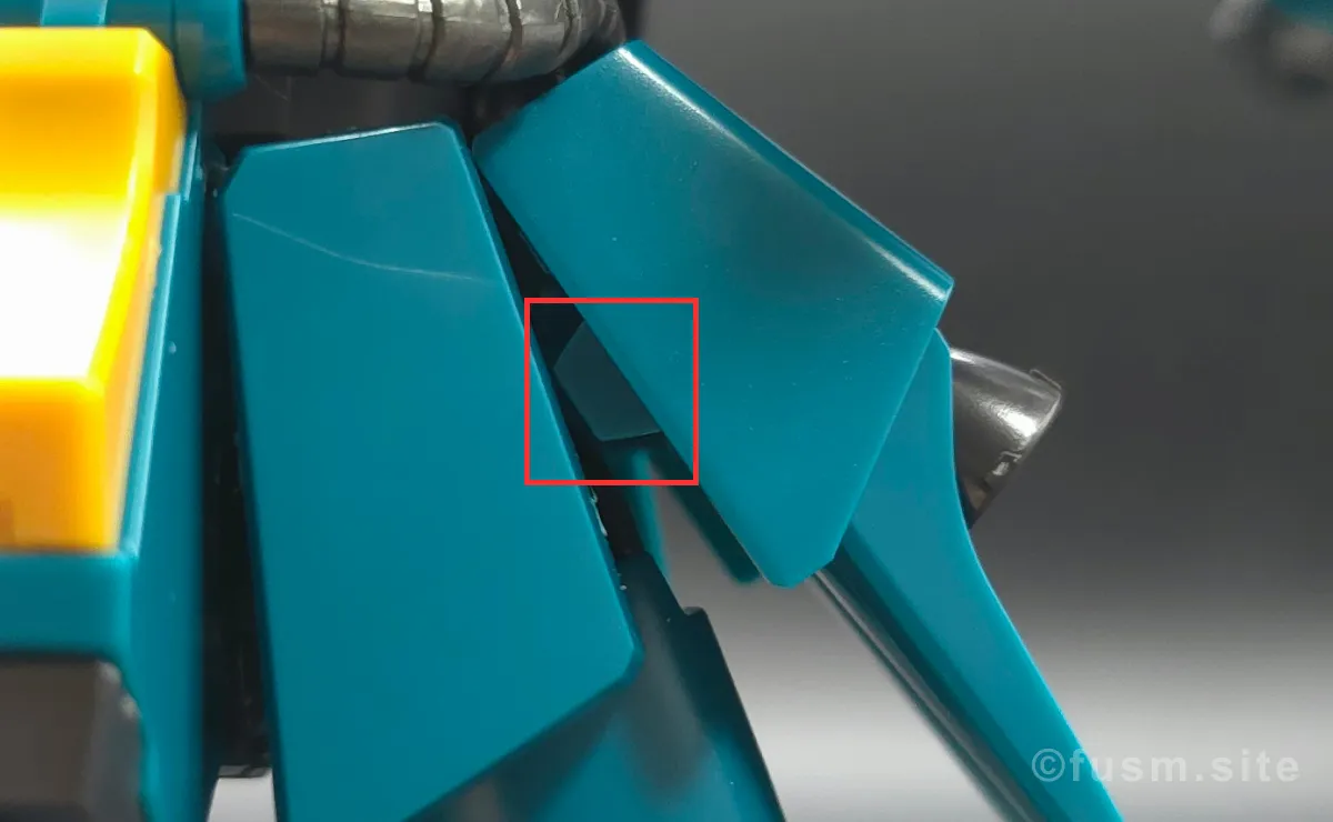 HGUC ヤクト・ドーガ(ギュネイ・ガス専用機) レビュー 胴体ディテール 可動域 02