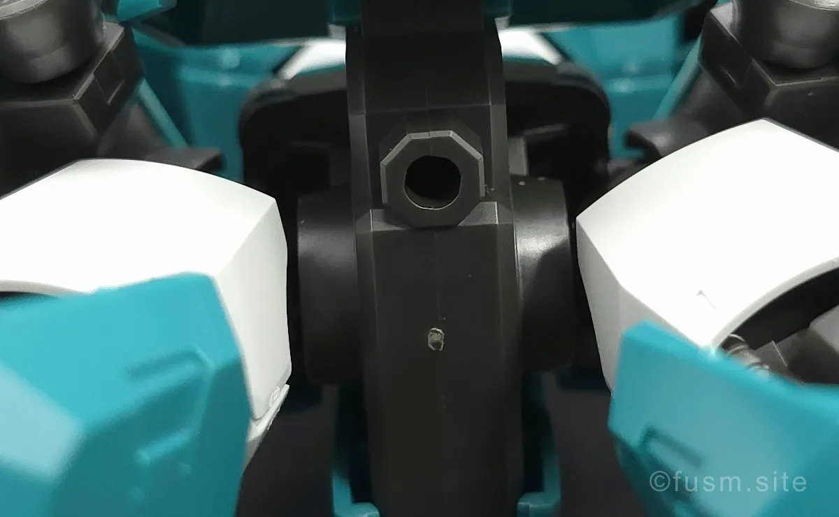 HG ガンダムルブリスウル レビュー 胴体ディテール 03