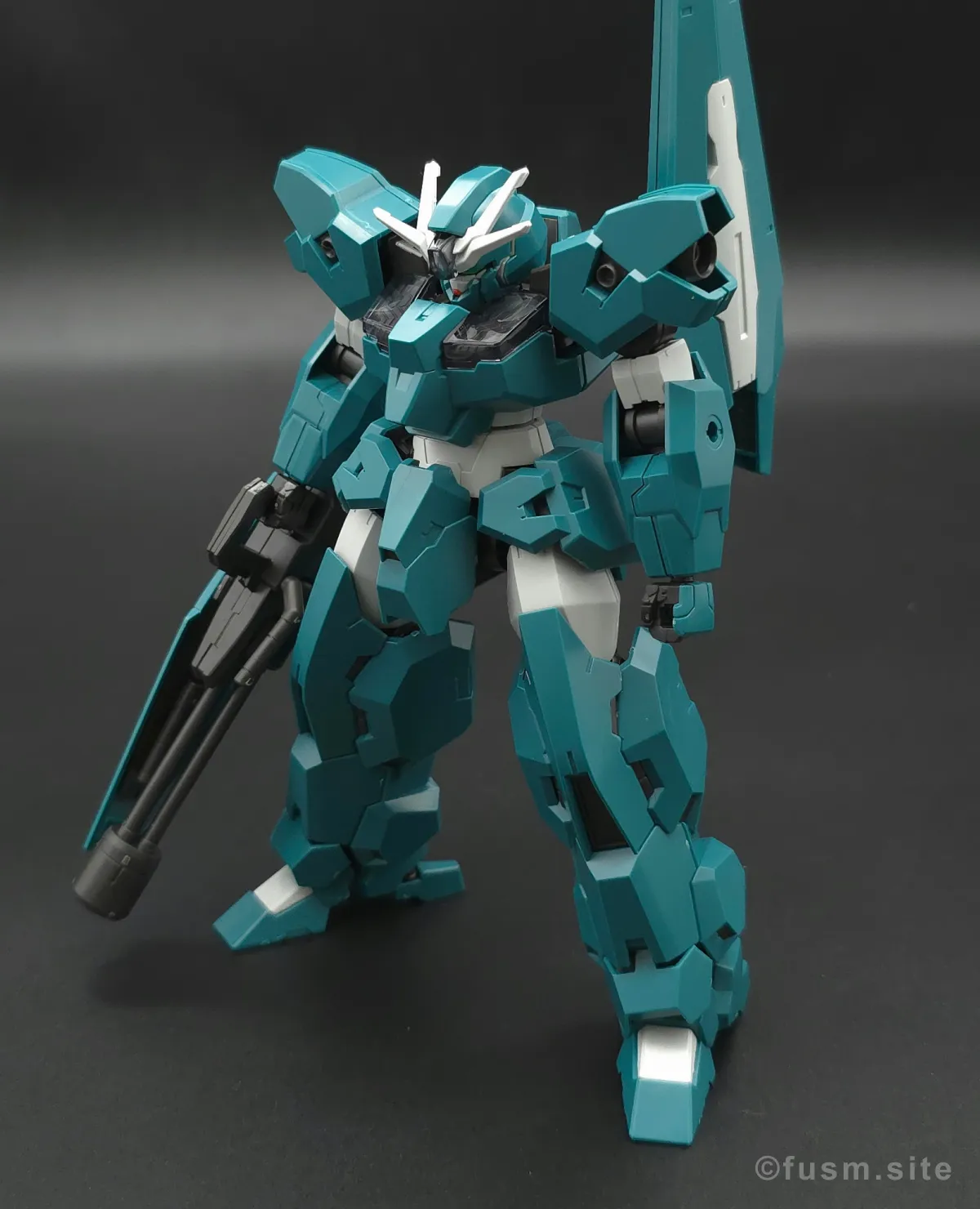 HG ガンダムルブリスウル レビュー 多角的に見た全体の外観・素組み 07